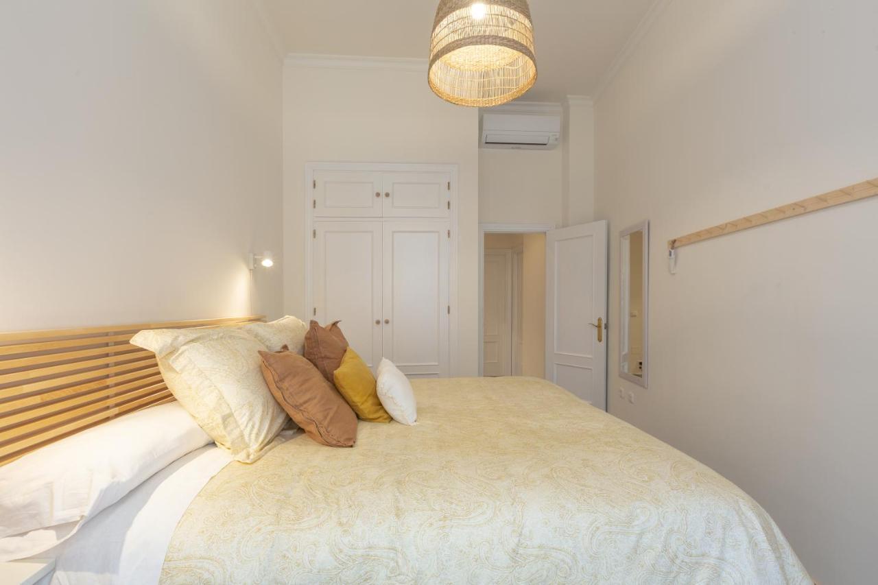 Puerta De Larios: Central Three-Bedroom Apartment With Balconies And Patio Малага Екстер'єр фото