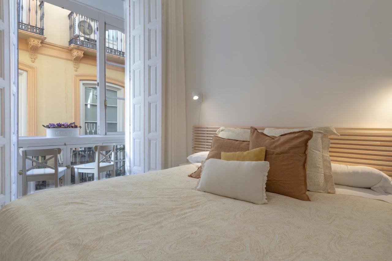 Puerta De Larios: Central Three-Bedroom Apartment With Balconies And Patio Малага Екстер'єр фото